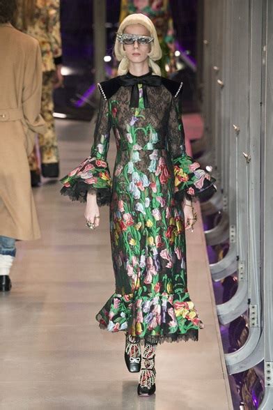 grand folle alle sfilate 2017 gucci mecenate